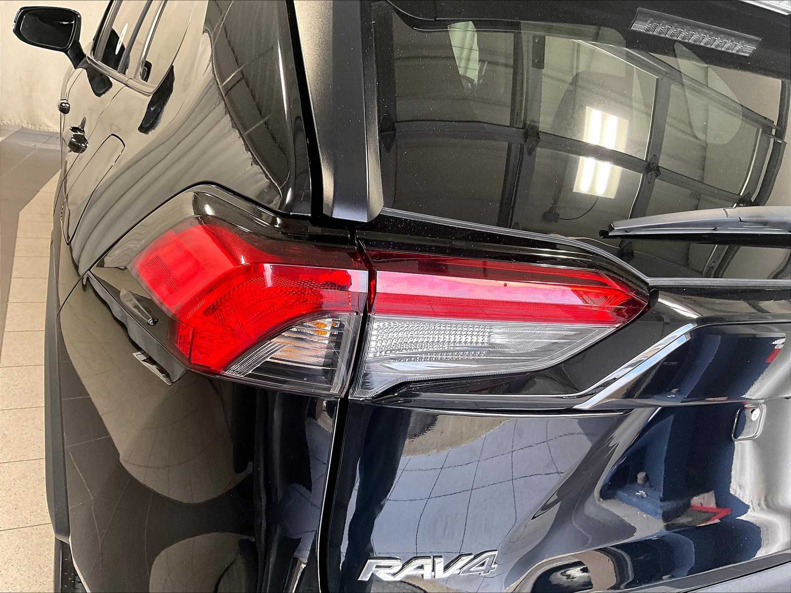 2023 Toyota RAV4 XLE photo 32
