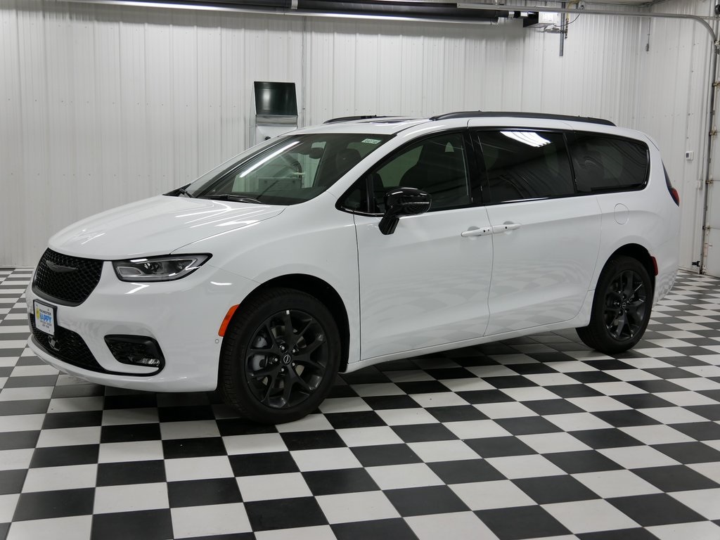 2026 Chrysler Pacifica Limited photo 4