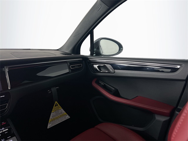 2026 Porsche Macan S photo 25