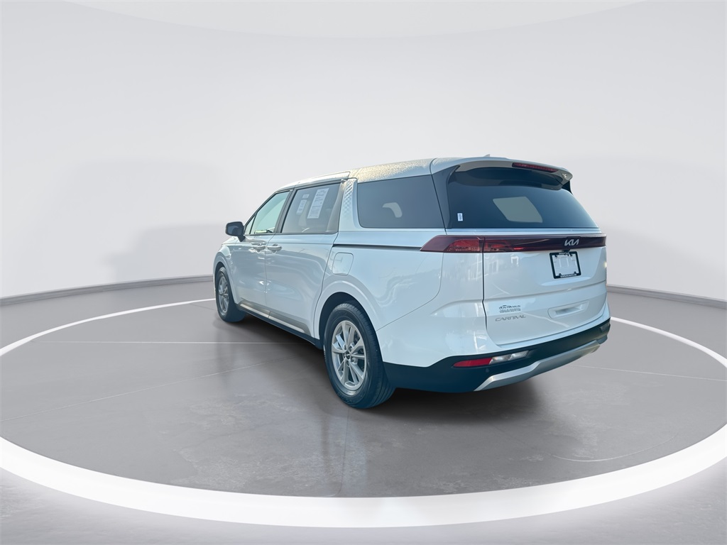 2024 Kia Carnival LX photo 6
