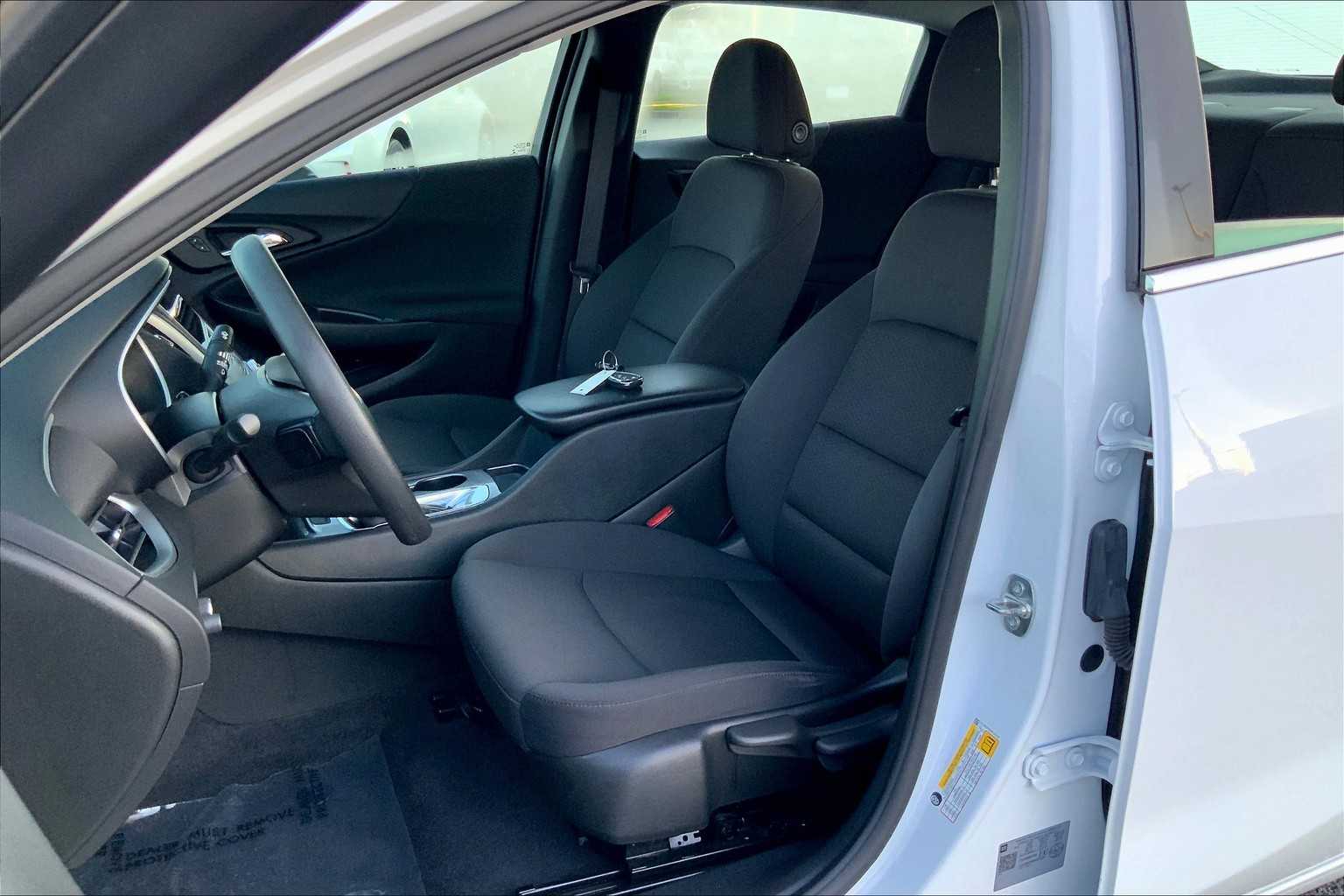 2022 Chevrolet Malibu LS photo 7