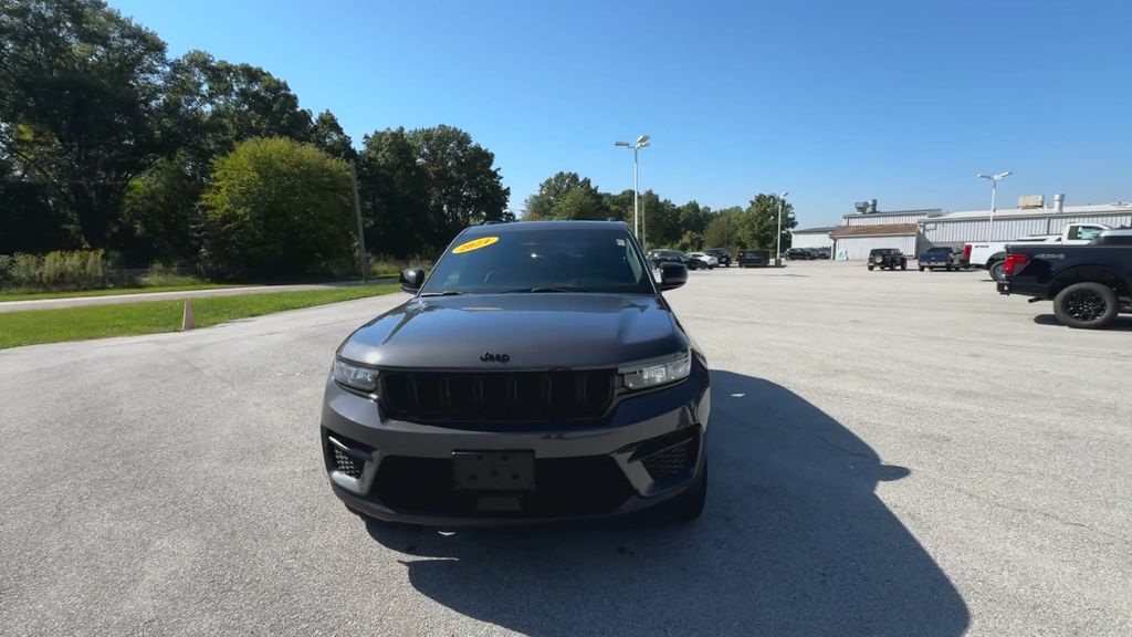 2024 Jeep Grand Cherokee Altitude X photo 3