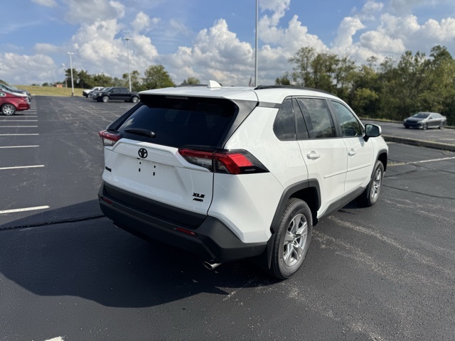 2025 Toyota RAV4 XLE photo 3