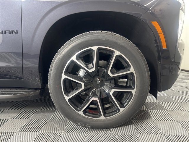 2025 Chevrolet Suburban RST photo 4