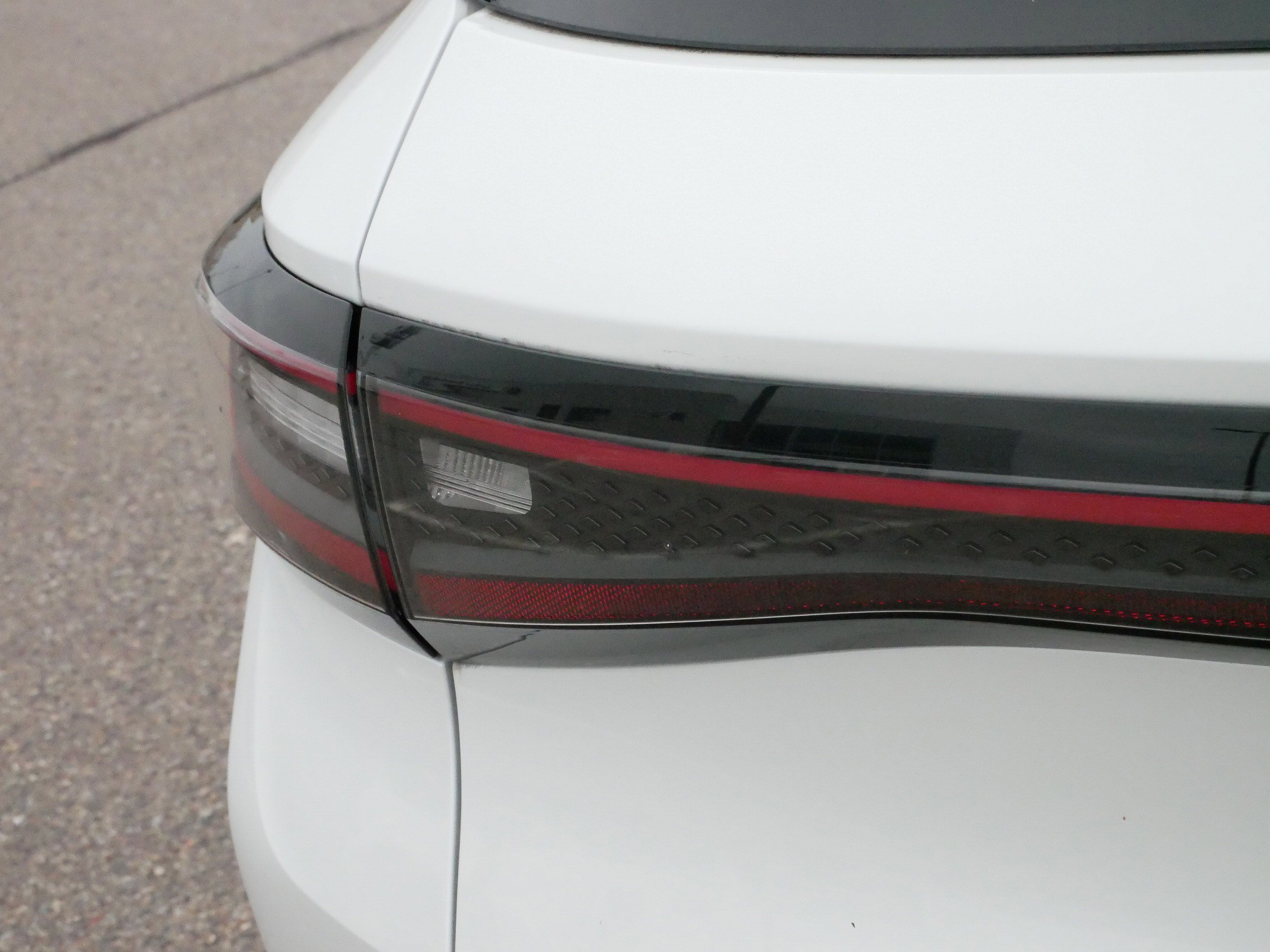 2023 Volkswagen ID.4 Pro Plus photo 17
