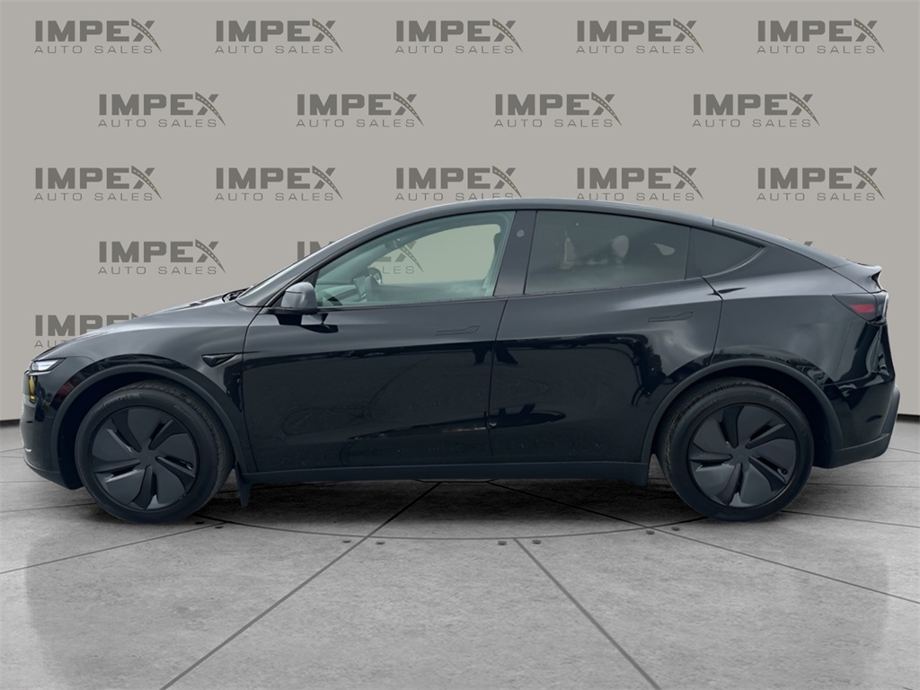 2026 Tesla Model Y photo 2