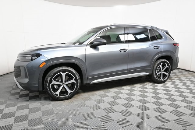 2025 Volkswagen Tiguan SE photo 3