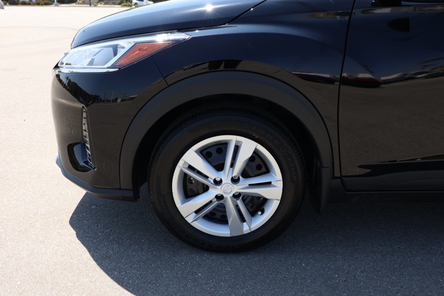 2025 Nissan Kicks Play S photo 10