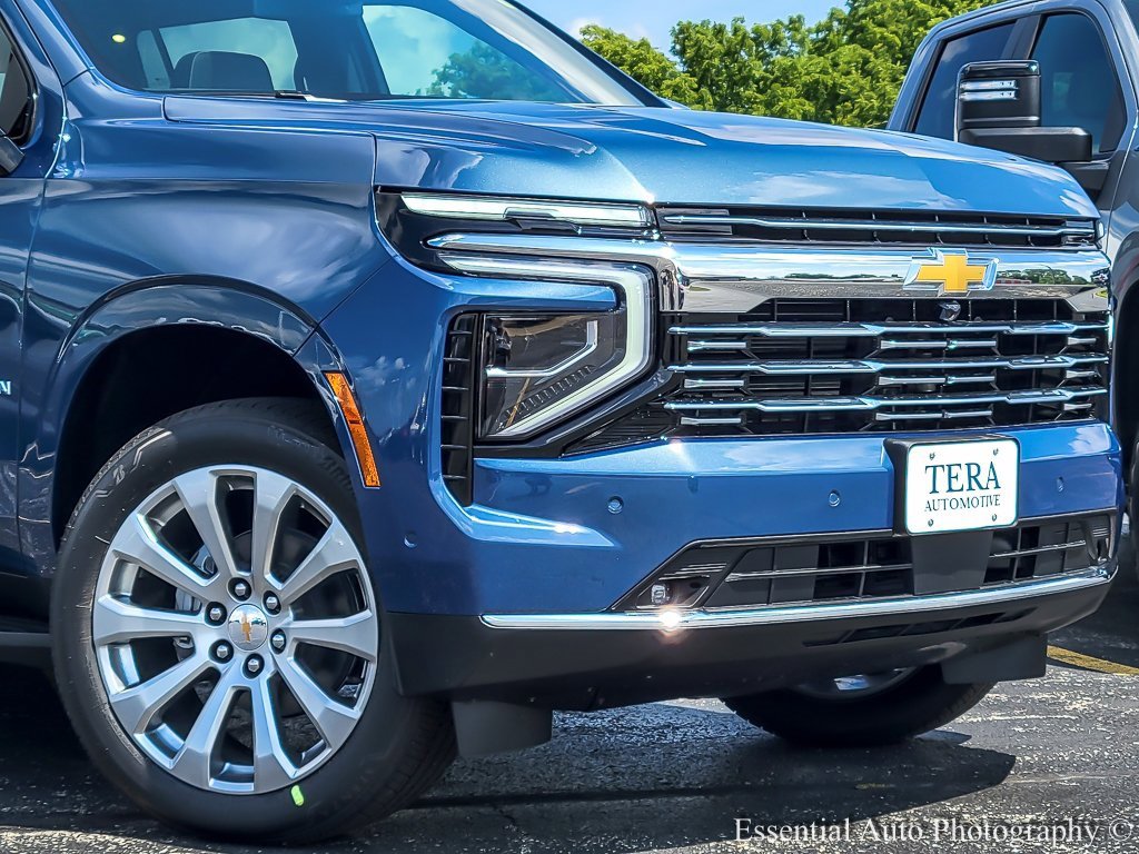2025 Chevrolet Suburban Premier photo 2