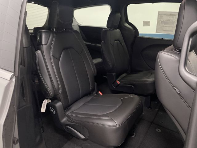 2025 Chrysler Pacifica photo 29