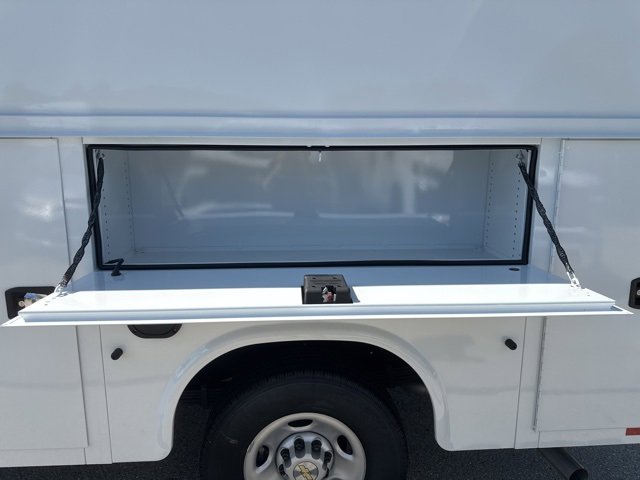 2025 Chevrolet Express Cutaway 3500 photo 9