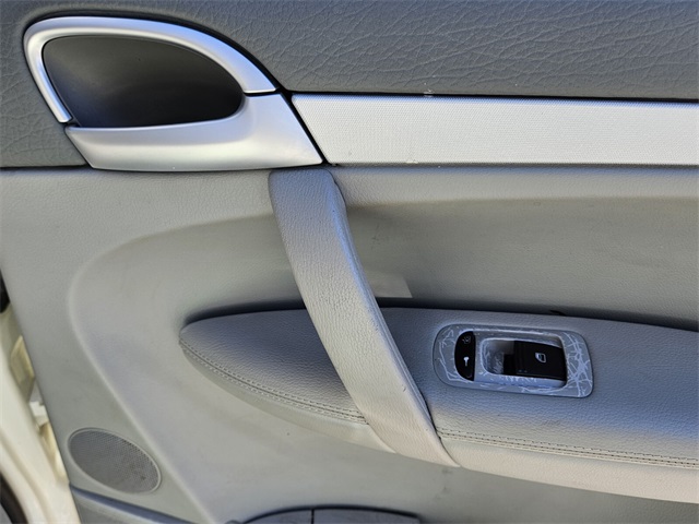 2010 Porsche Cayenne Base photo 16