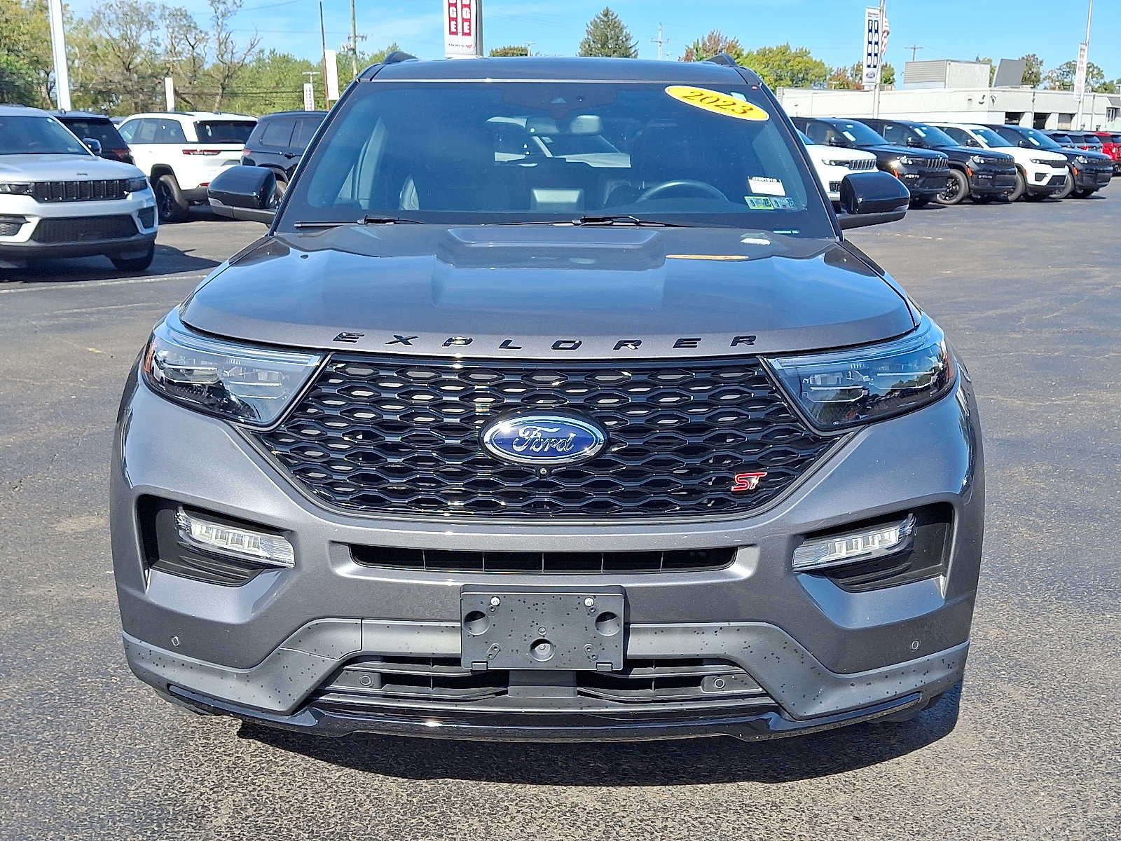 2023 Ford Explorer ST photo 2