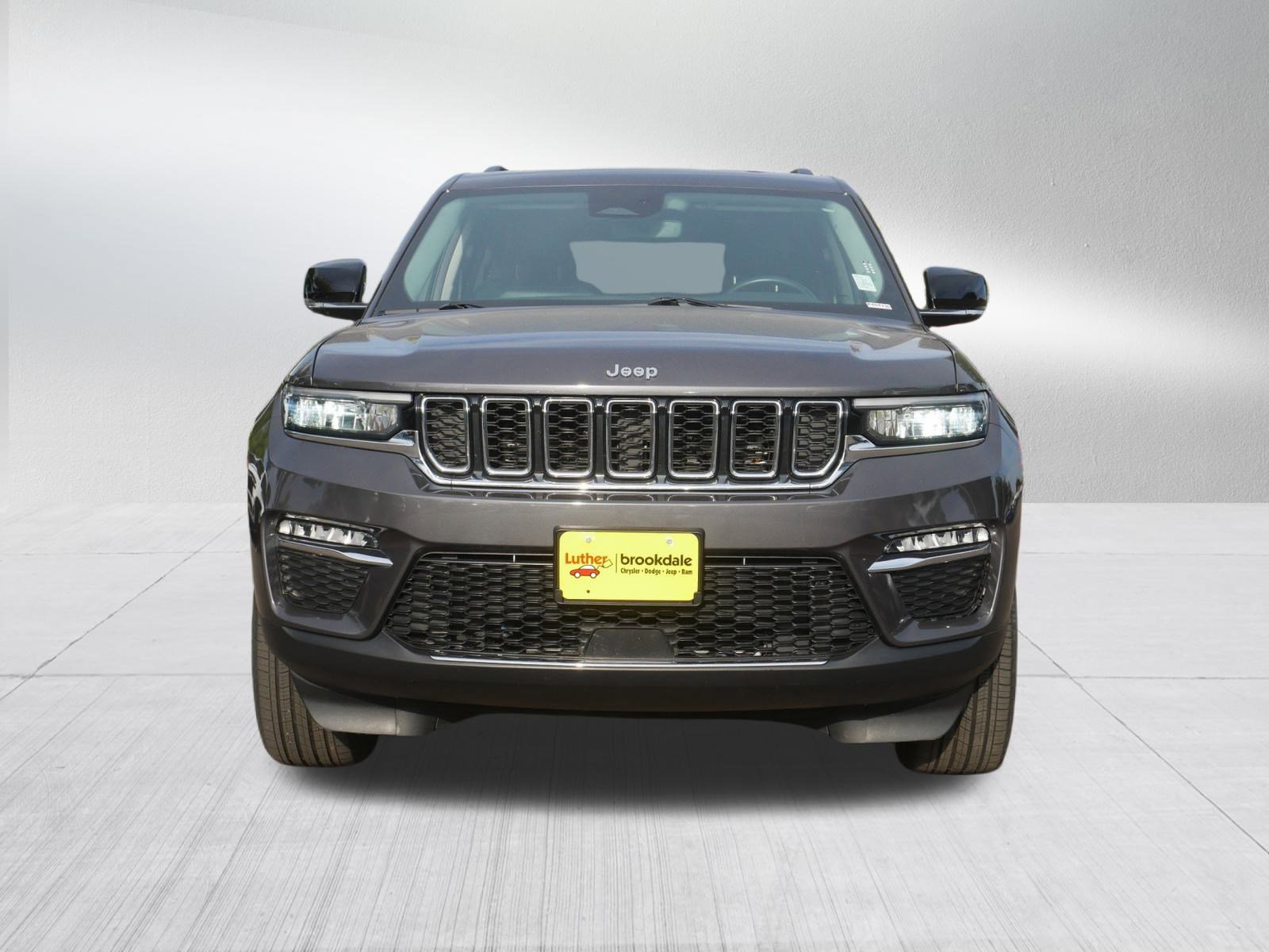 2022 Jeep Grand Cherokee Limited photo 2