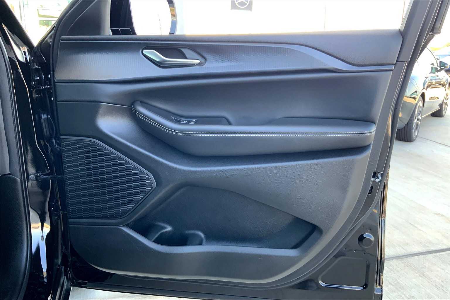 2024 Jeep Grand Cherokee Altitude photo 17