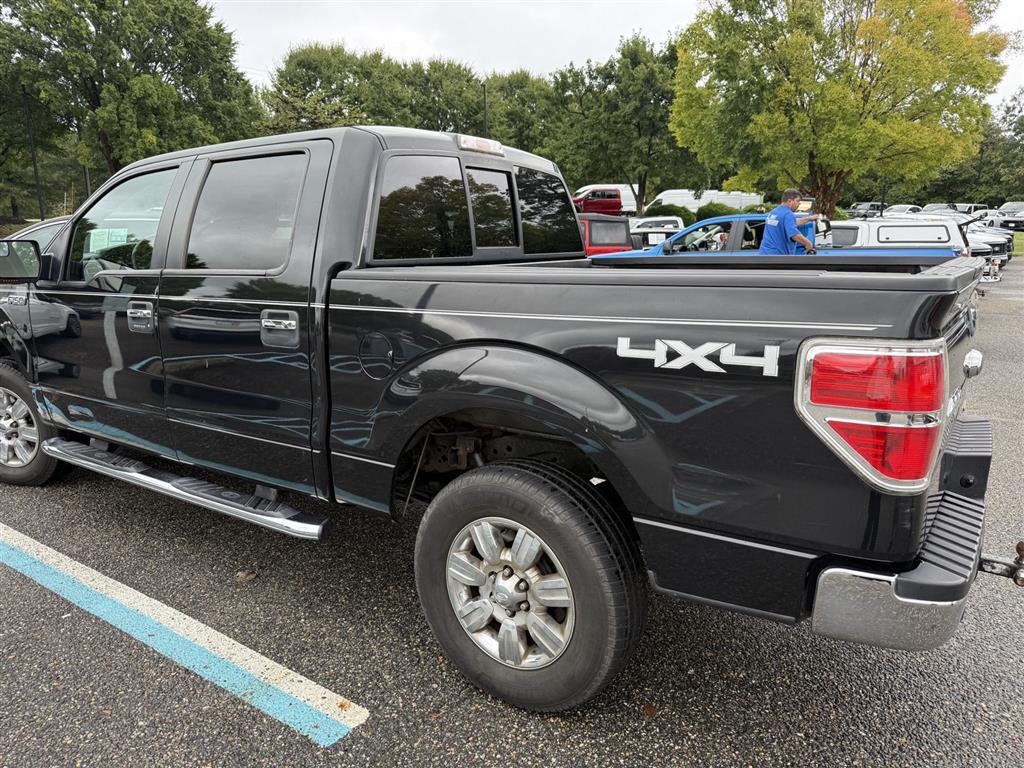 2012 Ford F-150 XLT photo 2