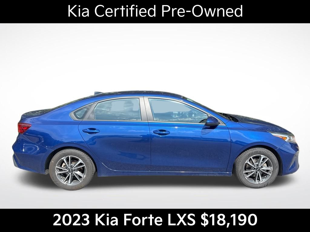 2023 Kia Forte LXS photo 2