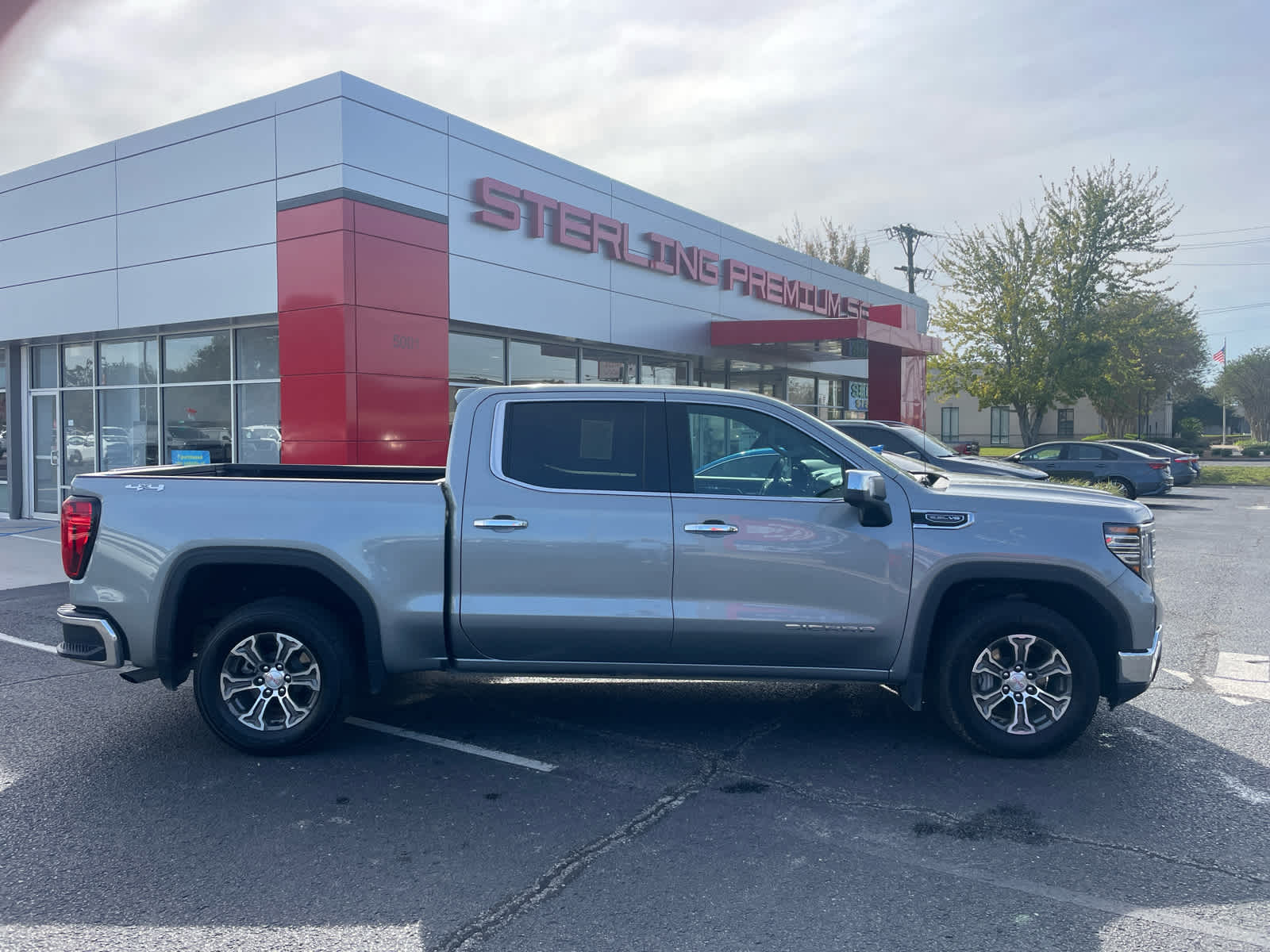 2025 GMC Sierra 1500 SLT's photo