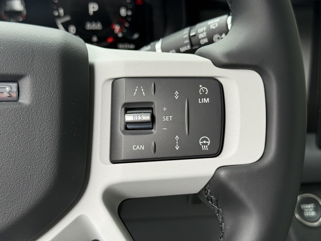 2025 Land Rover Defender 110 S photo 14