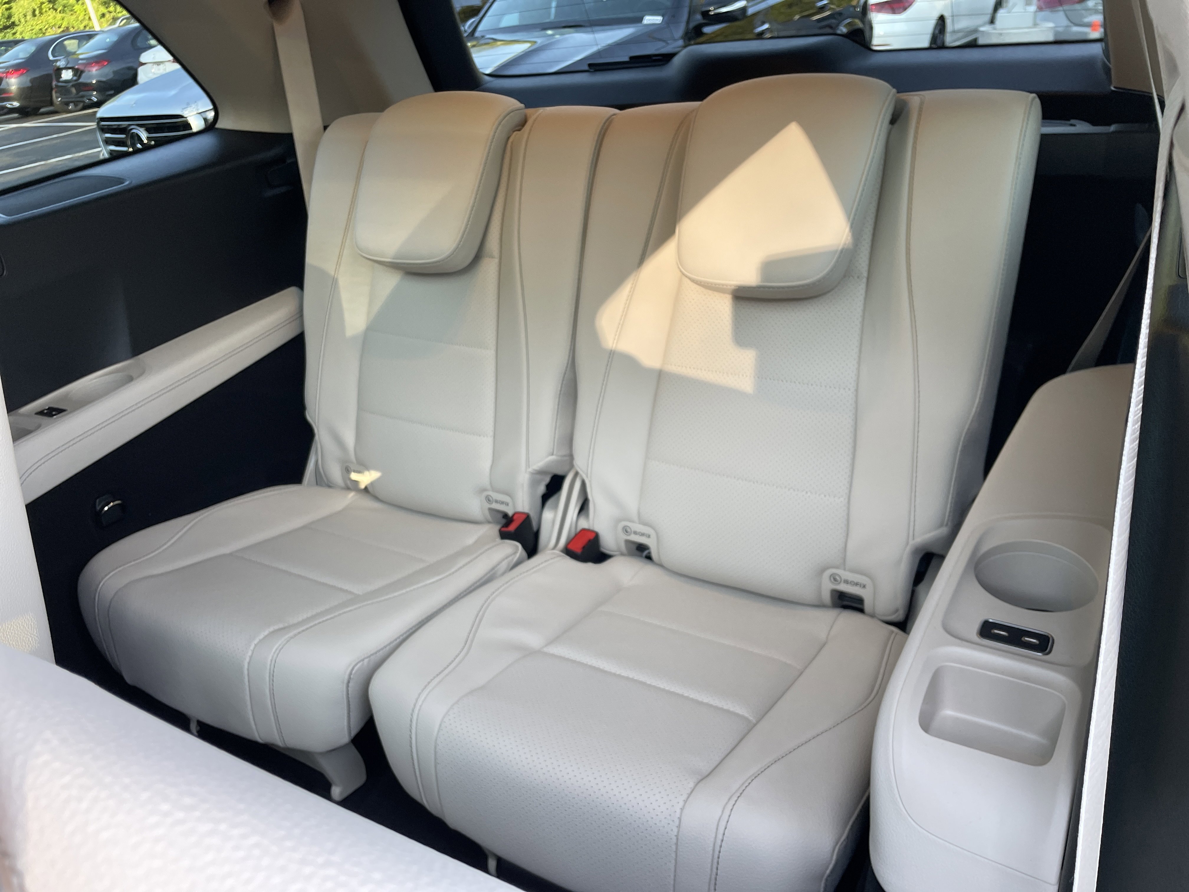 2026 Mercedes Benz GLS 450 4MATIC photo 2