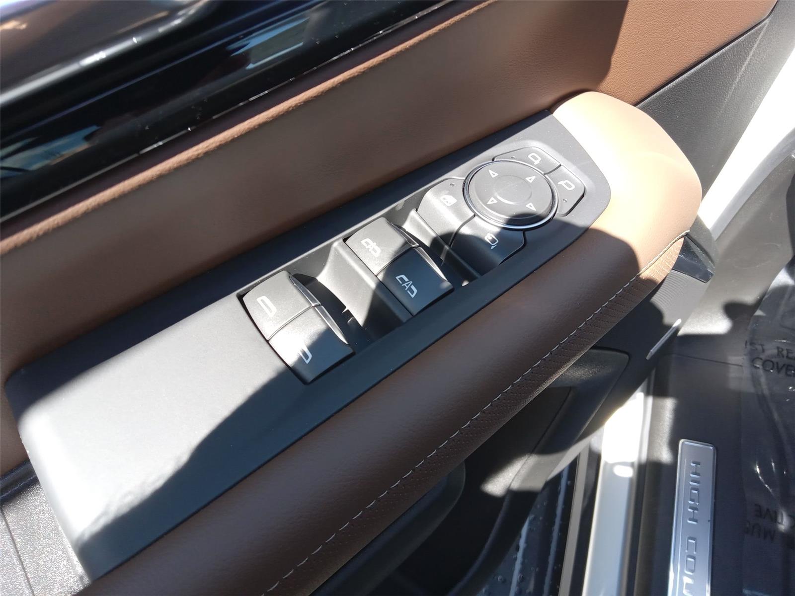 2025 Chevrolet Suburban High Country photo 15