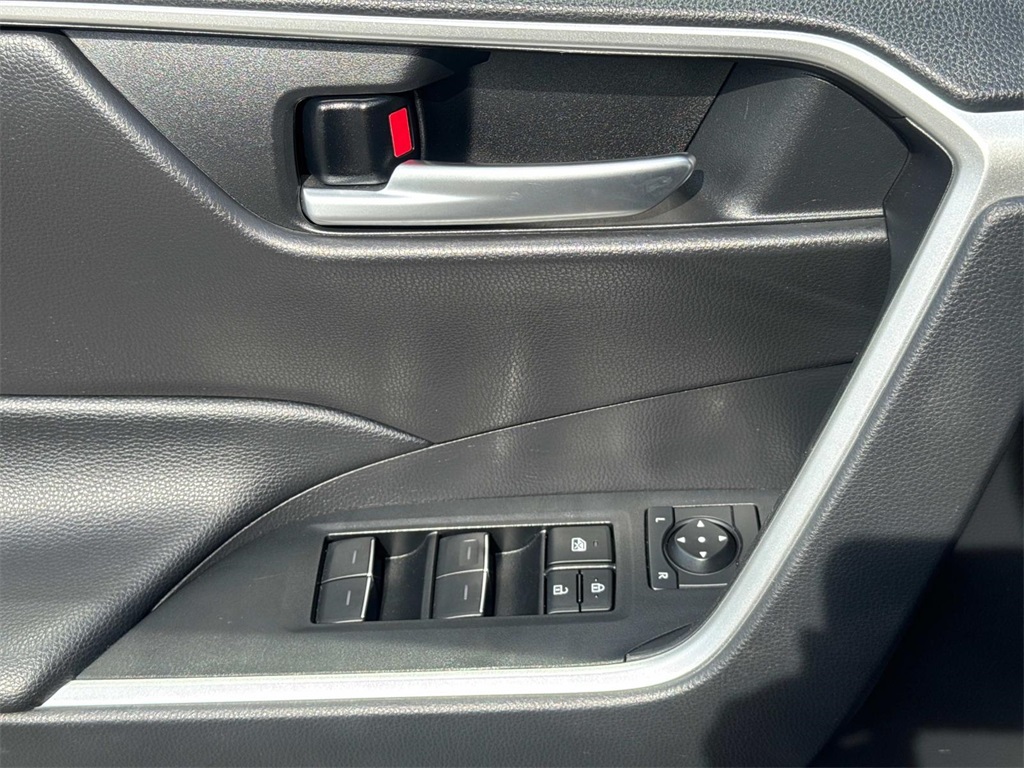 2024 Toyota RAV4 XLE photo 20