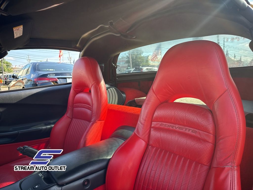 2004 Chevrolet Corvette Base photo 12
