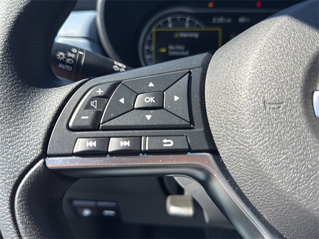 2025 Nissan Versa 1.6 SV photo 16