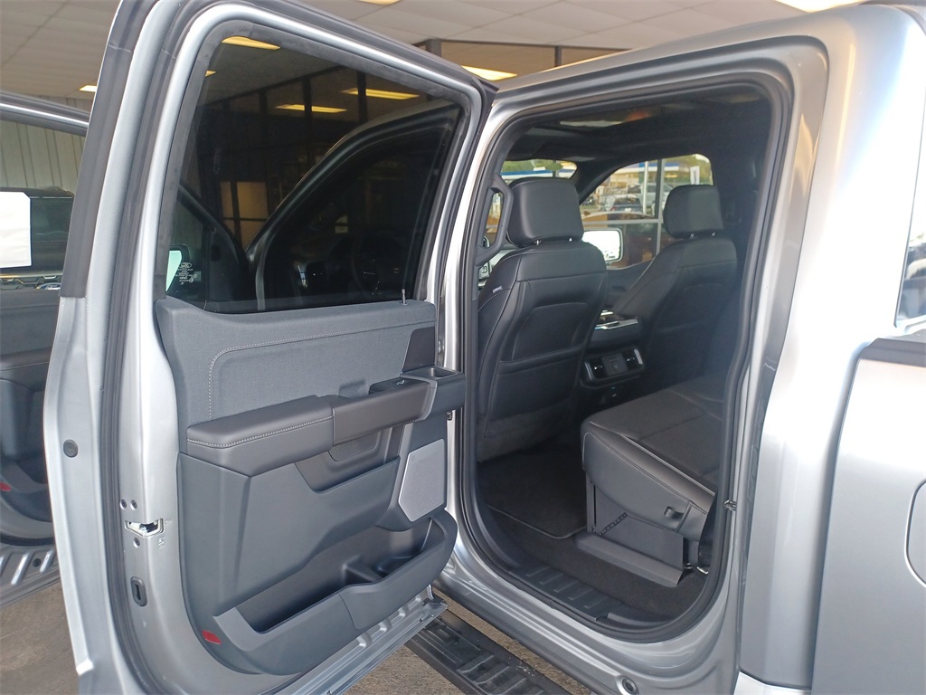 2025 Ford F-150 Lariat photo 16