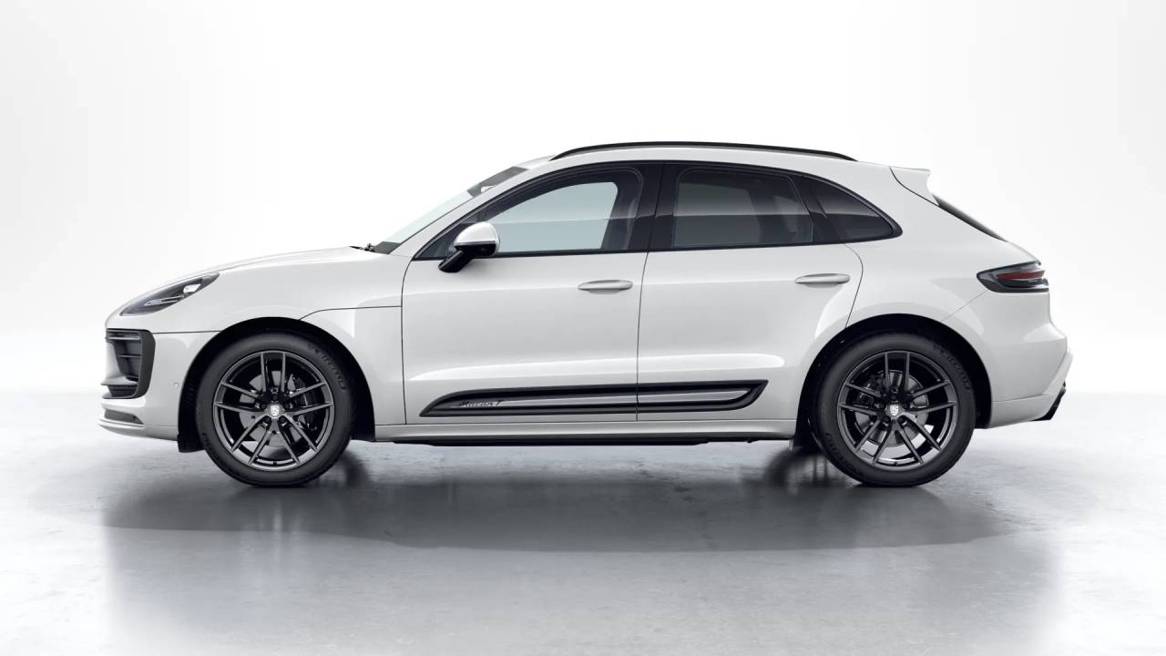 2026 Porsche Macan T photo 2
