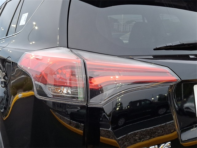 2017 Toyota RAV4 LE photo 15