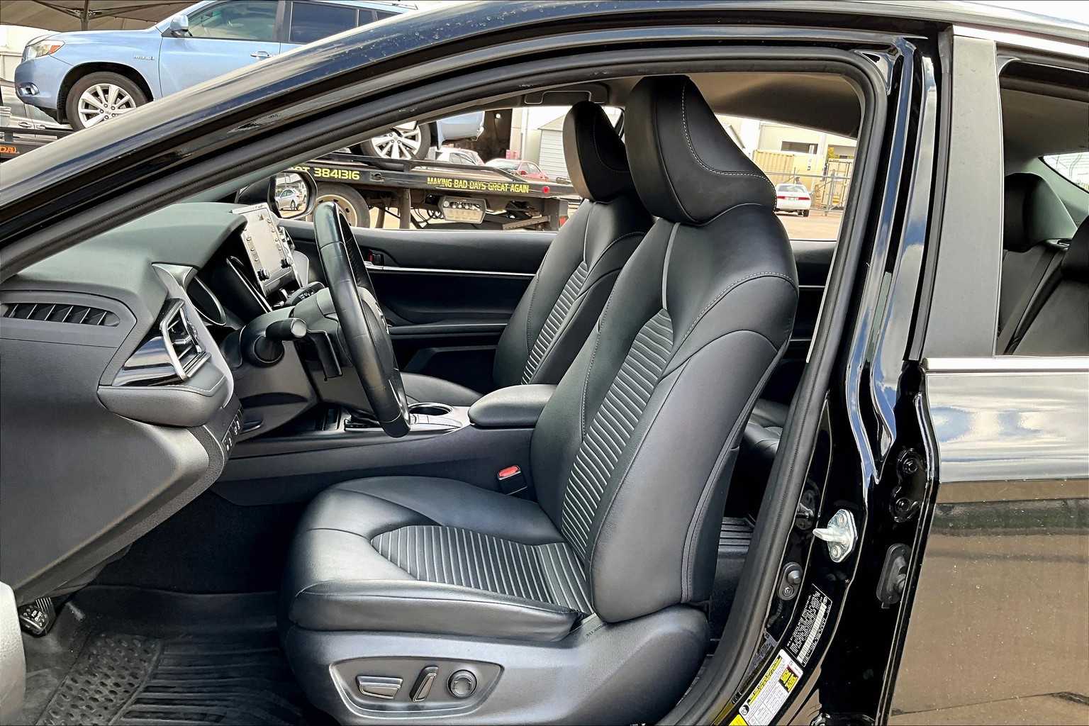 2023 Toyota Camry SE photo 6