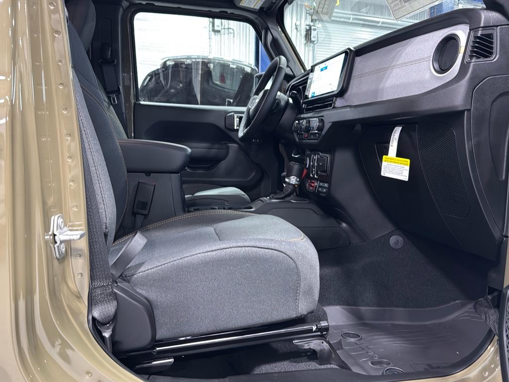 2025 Jeep Gladiator Willys photo 10