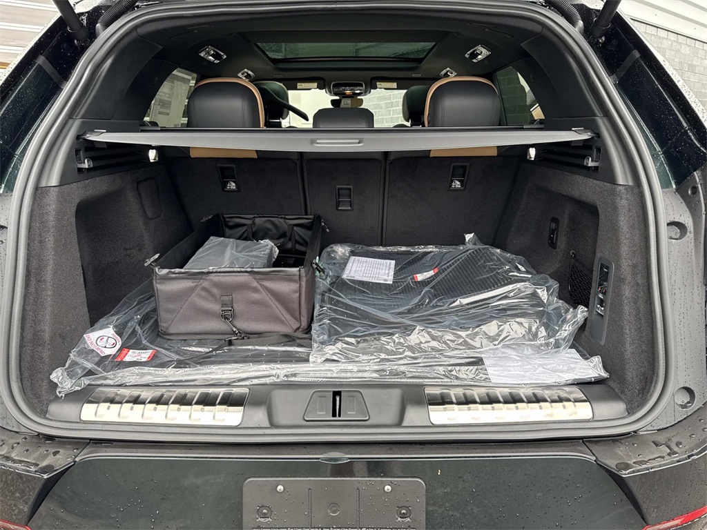2025 Land Rover Range Rover Sport SE photo 6