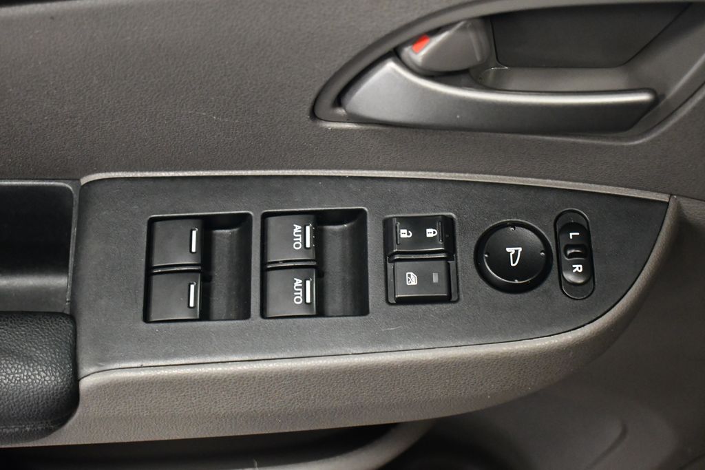 2011 Honda Odyssey EX photo 15