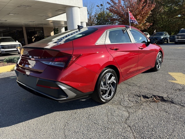 2025 Hyundai Elantra SEL Sport photo 3