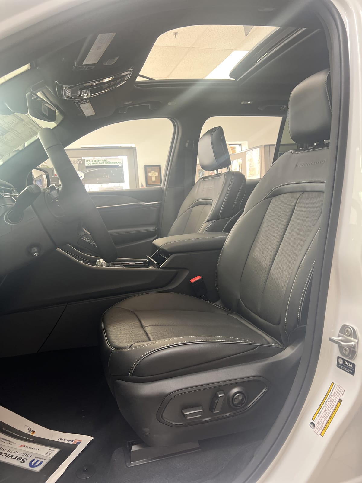 2023 Jeep Cherokee Overland photo 16
