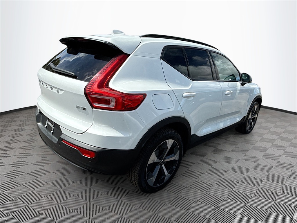 2023 Volvo XC40 Plus photo 4