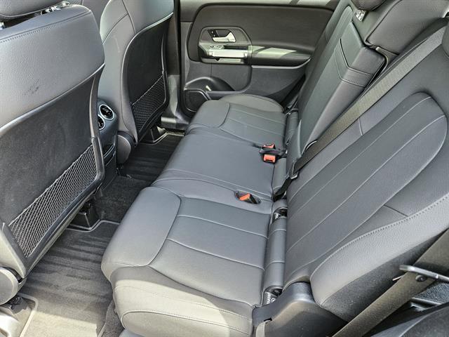 2025 Mercedes Benz GLB 250 photo 18