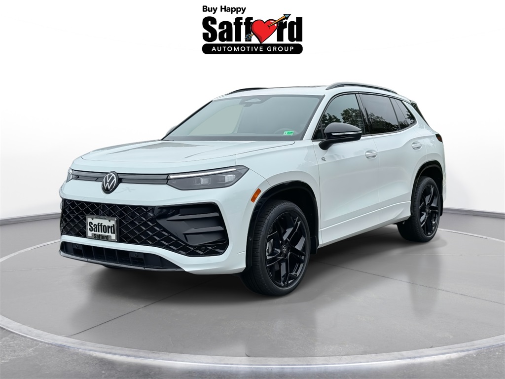 2025 Volkswagen Tiguan SE R-LINE BLACK's photo