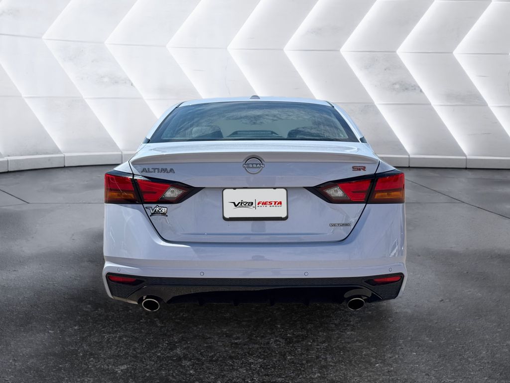 2024 Nissan Altima SR photo 4