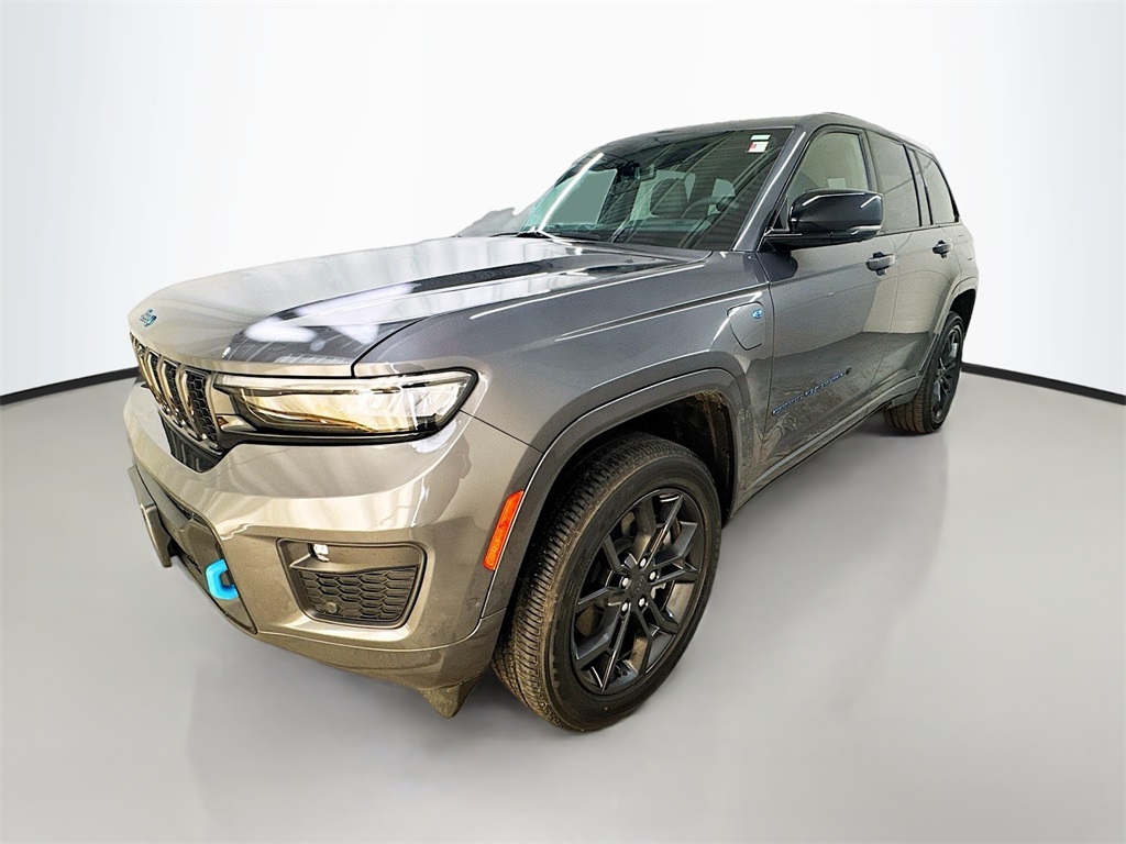 2025 Jeep Cherokee photo 3