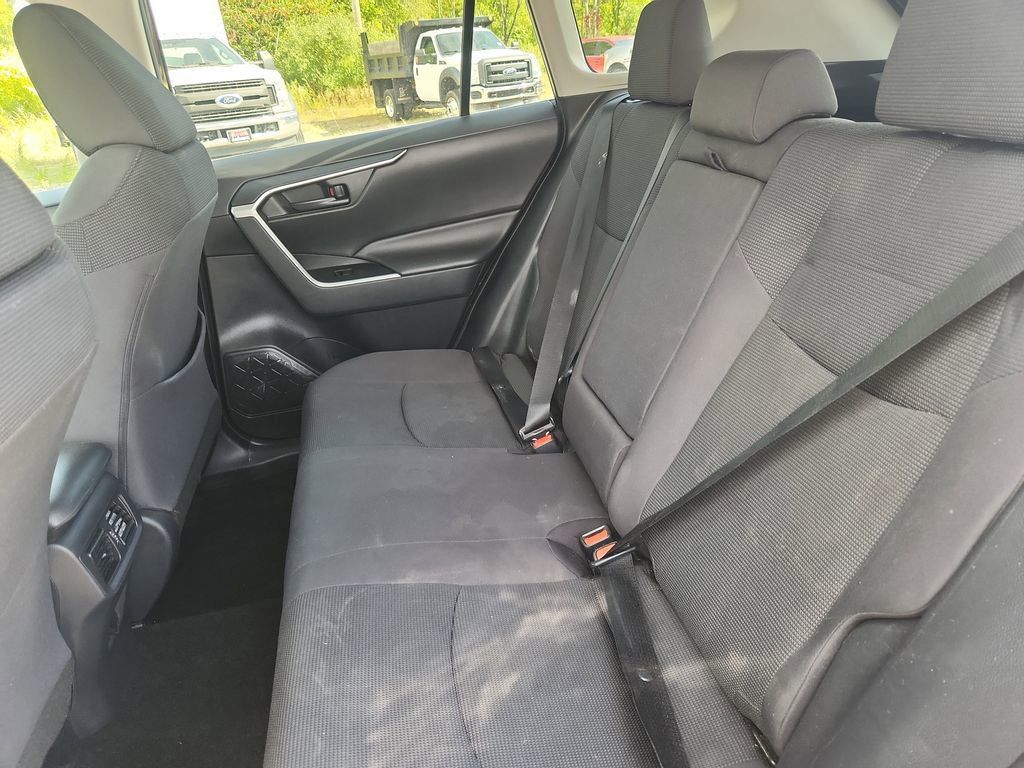 2019 Toyota RAV4 Hybrid LE photo 9