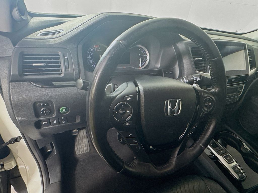 2016 Honda Pilot Elite photo 10