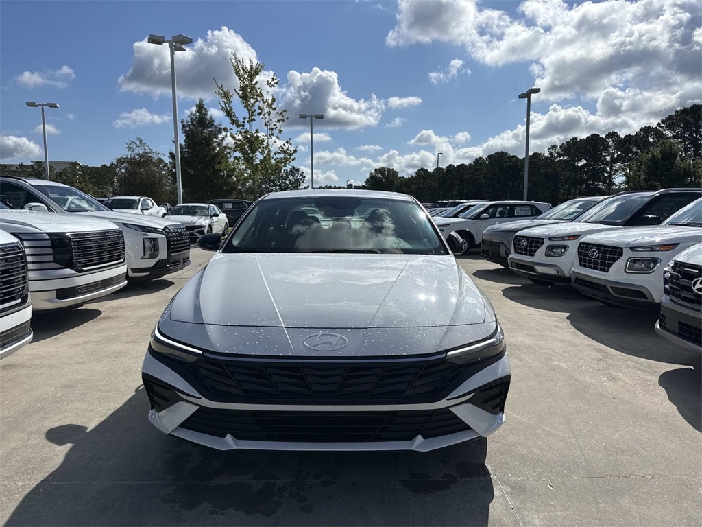 2025 Hyundai Elantra SEL Sport photo 2