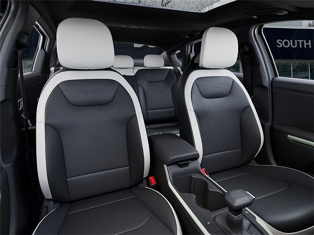 2025 Kia K4 GT-Line Turbo photo 13