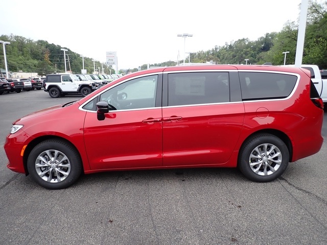 2026 Chrysler Pacifica photo 2