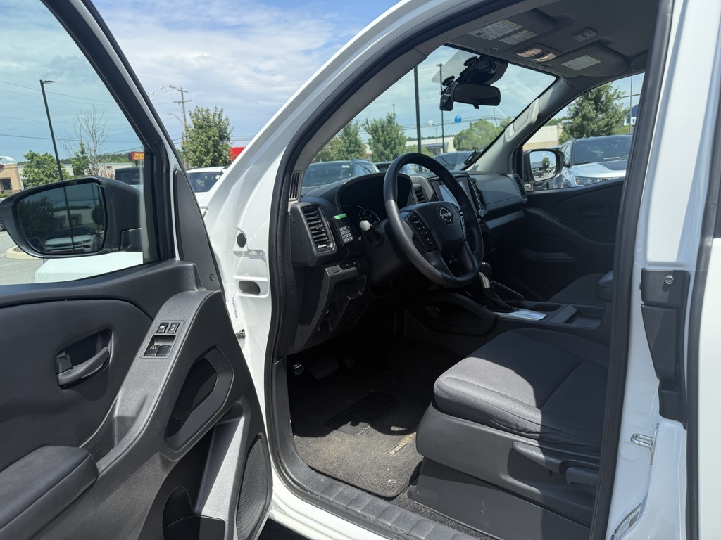 2023 Nissan Frontier S photo 9