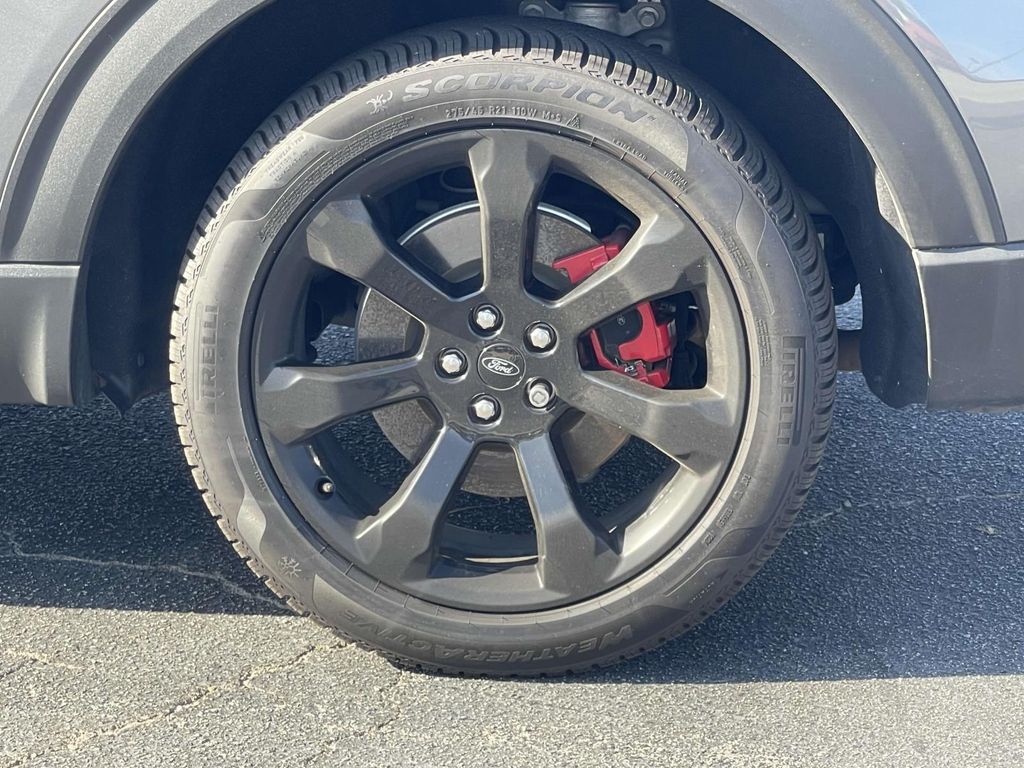 2022 Ford Explorer ST photo 4