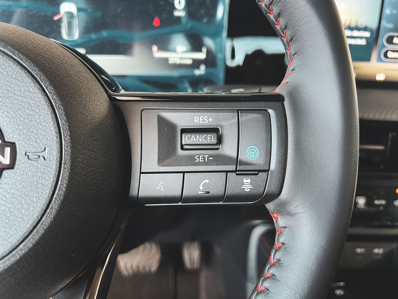2026 Nissan Kicks SR photo 21